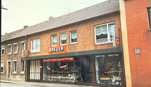 Das Geschäft ist seit Jahrzehnten eine feste Institution im Ort Birgelen. (Foto: Schuhhaus Breuer)