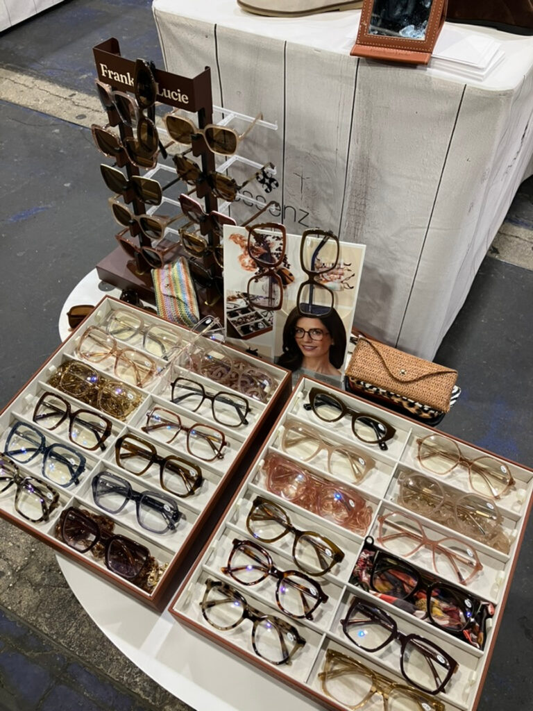 Auch Zusatzsortimente waren auf der Messe zu sehen – hier Brillen von Frank and Lucie. (Foto: Redaktion)