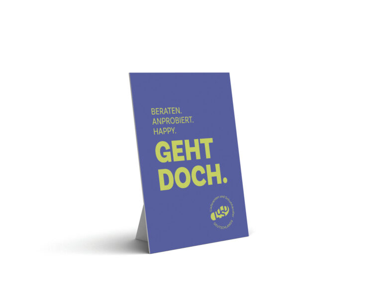 Das POS-Basispaket besteht aus einem Schaufensteraufkleber und Siegel sowie Aufstellern und Postkarten. (Foto: ANWR Schuh)