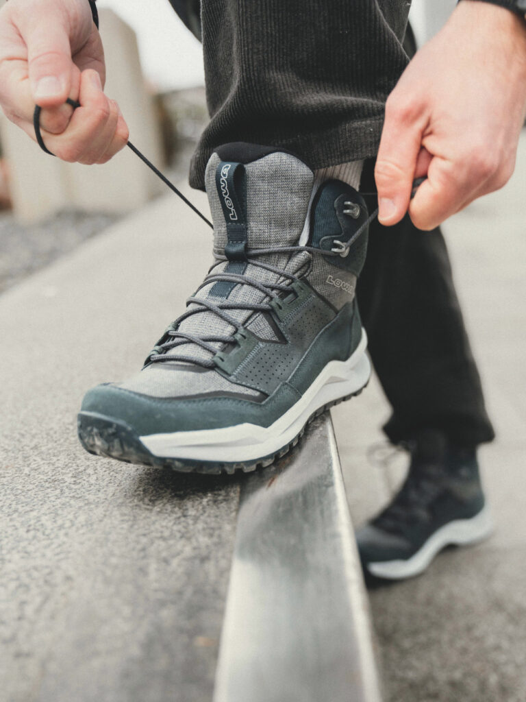 Lowa führt kein separates Hybrid-Schuh-Segment. Leichte Modelle sind jedoch auch für den Alltag geeignet. (Foto: Lowa)