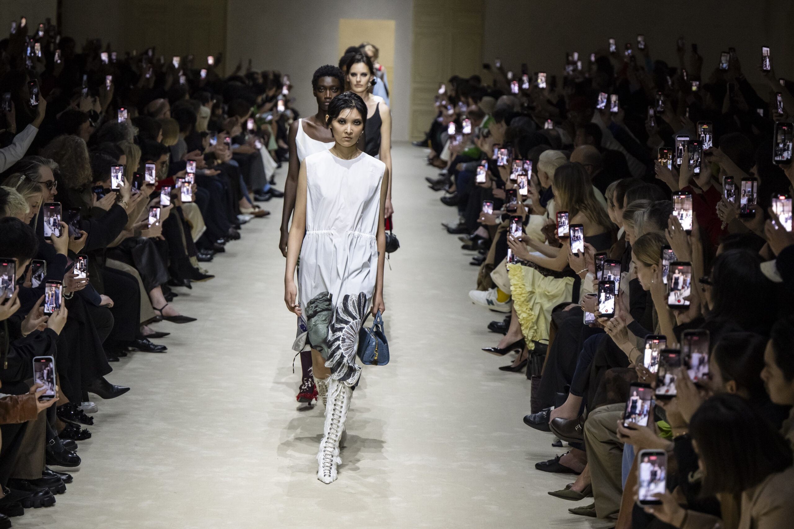 Prada-Show H/W 2026/27 (Foto: Catwalkpix/Stefan Knauer)