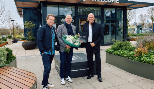 Andreas Klautzsch (Geschäftsführer von Kennel & Schmenger), Uli Nölkensmeier (Direktor des Fashion Outlet Zweibrücken) und Jürgen Cölsch (Geschäftsführer von Caprice) gaben die strategische Marketingpartnerschaft zwischen dem Fashion Outlet Zweibrücken und der Kooperation Schuhstadt Pirmasens bekannt. (Foto: Schuhstadt Pirmasens)