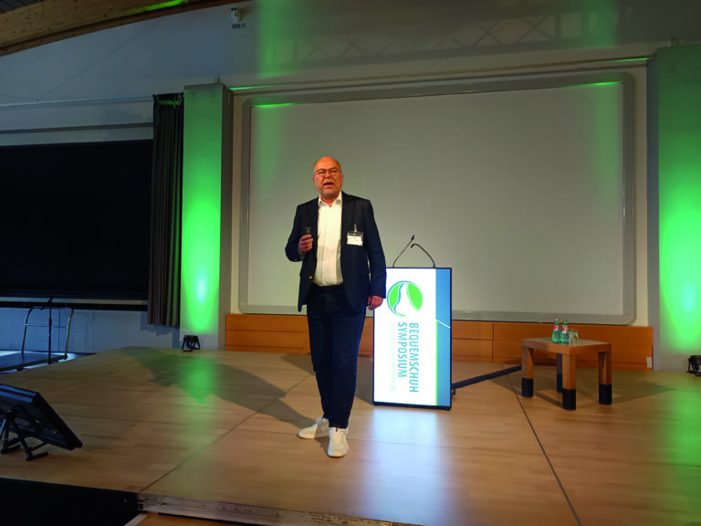 Prof. Dr. Stephan Rüschen von der DHBW Heilbronn forderte die Anwesenden auf, das
Wissen über die eigenen Kunden nicht zu überschätzen und offen für positive Überra-
schungen zu sein. (Foto: Redaktion)