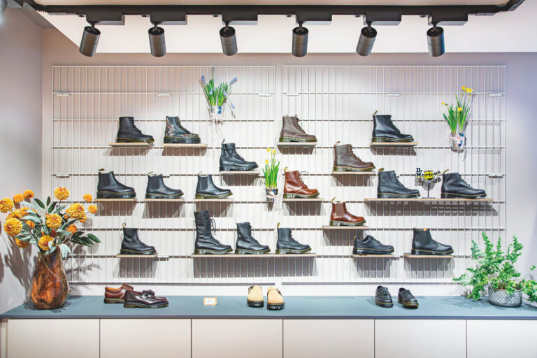 Brown Shoes und Boots von Dr. Martens: Bei Shoes! können mehr Varianten und Gruppen getestet werden. (Foto: Berg)