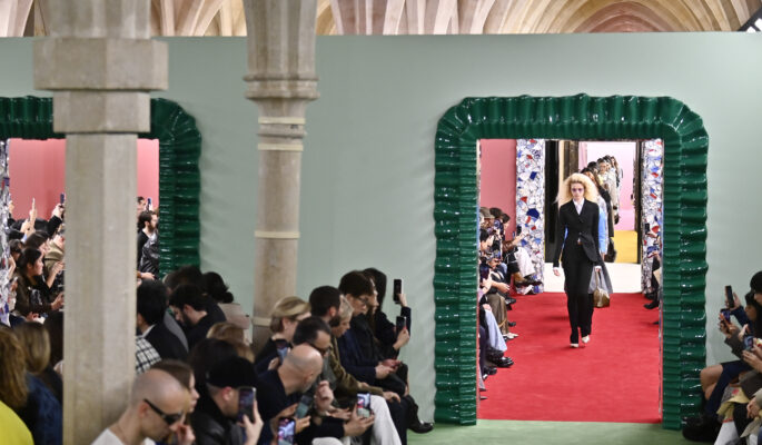 Acne Studios, Paris Fashion Week (Foto: Catwalkpix, Stefan Knauer)