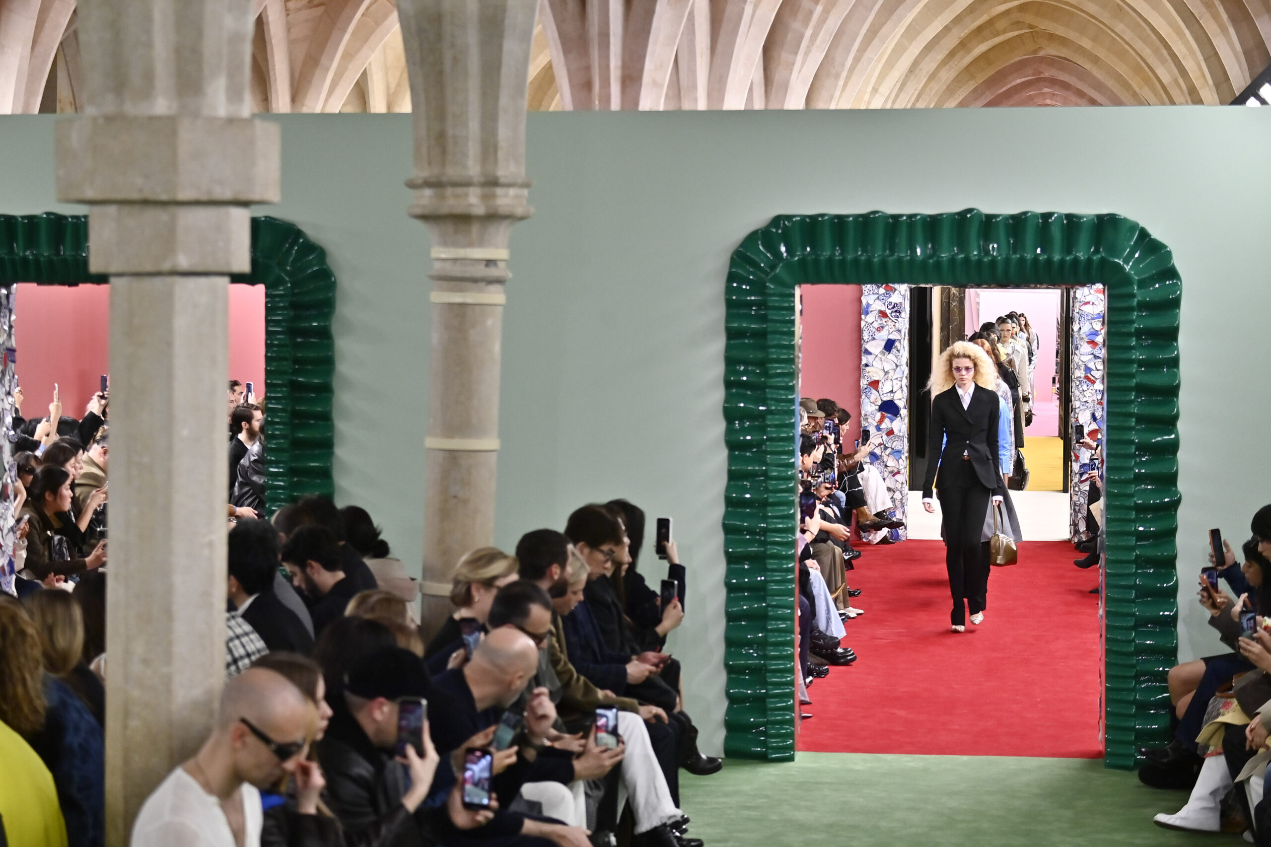 Acne Studios, Paris Fashion Week (Foto: Catwalkpix, Stefan Knauer)