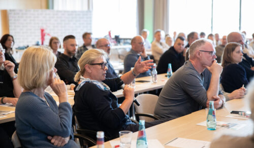 Das Publikum beteiligte sich rege an Diskussionen. (Foto: Berkemann)