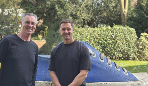 Werner Müller (links) und Daniel Cholewik im Garten des Candice Cooper-Showrooms in Düsseldorf (Foto: Redaktion)