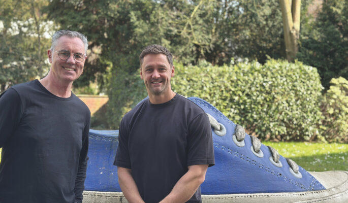 Werner Müller (links) und Daniel Cholewik im Garten des Candice Cooper-Showrooms in Düsseldorf (Foto: Redaktion)