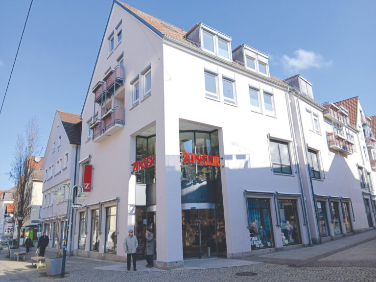 Auch wegen der guten Zusammenarbeit in der Stadt hat Zinser seine Präsenz im Ort erweitert und im September 2025 ein Wäschehaus am Marktplatz eröffnet. (Foto: Zinser)