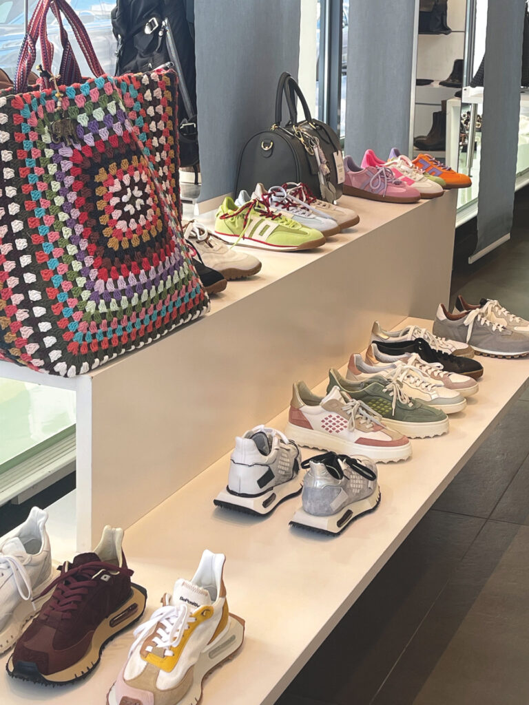 Hochwertige Sneaker in frischen Farben und unterschiedlichen Böden. (Foto: Pellegrini)