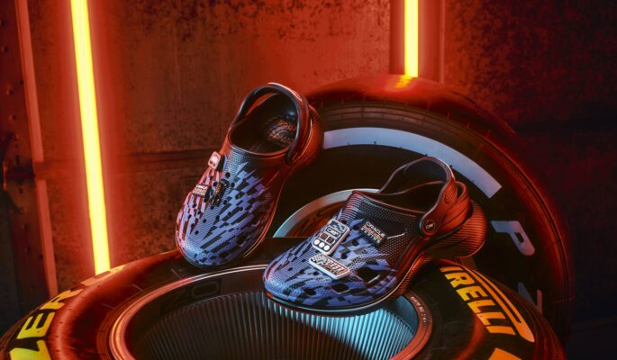 Rasantes Duo: Crocs & Red Bull gehen eine Kollaboration ein (Foto: Crocs)