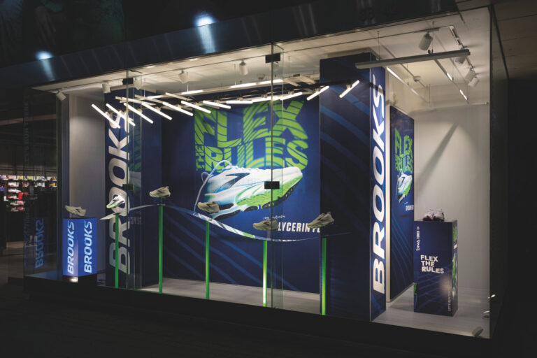 Für den Launch des Brooks Glycerin Flex setzte Designplus ein Shopflächenkonzept bei Sport Scheck in Köln um. (Foto: Designplus)