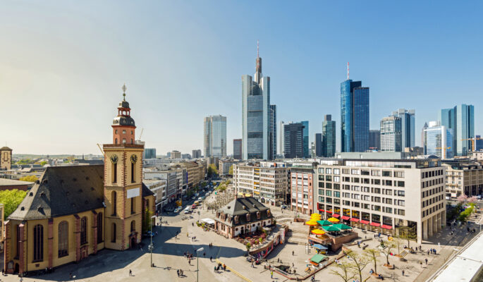 Auch in Hessen wurde am 15. Mai gestreikt. Im Bild: Frankfurt (Foto: Adobe Stock)