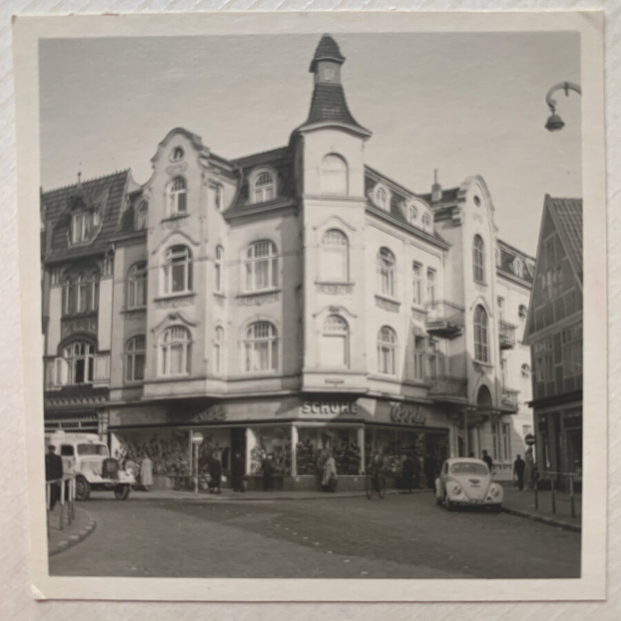 Schuh Bode-Standort an der heutigen Adresse Sachsentor 13, wo sich bis heute eine Filiale befindet (Foto: Schuh Bode)