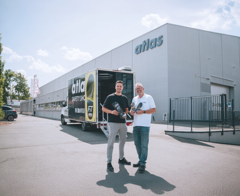 Atlas berät Mitarbeitende im Fit-Truck persönlich und versorgt sie mit individuellen Einlagen. (Foto: Atlas)