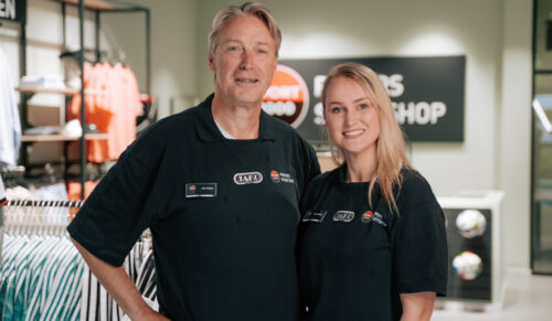Führen das Geschäft gemeinsam: Uwe und Alisa Pieper (Foto: Sport 2000/Piepers Sport Shoop)
