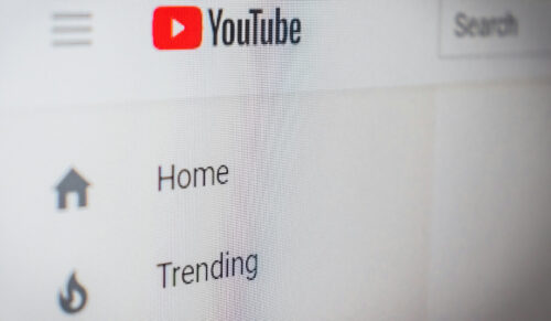 40,6 % der Befragten sehen Youtube als hoch relevanten Kanal im Kontext der ersten Produktorientierung. (Foto: Unsplash)