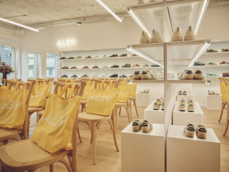 Blick in den noch neuen Düsseldorfer Showroom: hell, geräumig und clean (Foto: Frederick Unflath)