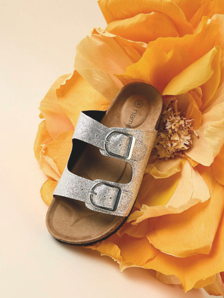 Das Schuhsortiment bei Name It umfasst Schuhe, Sandalen und Boots für Kinder und junge Teenager. (Foto: Name It)