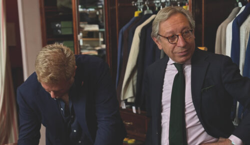 Der Chef in seinem Element: Charly Diehl ist Modeberater aus Leidenschaft. (Foto: Diehl & Diehl)