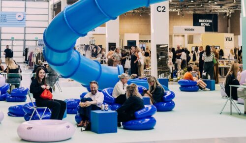Das Motto der Ciff: The Big Splash, dargestellt unter anderem durch leuchtend blaue Wasserrutschen. (Foto: Ciff)