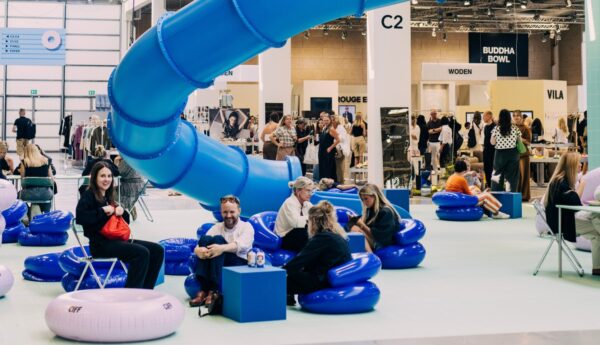 Das Motto der Ciff: The Big Splash, dargestellt unter anderem durch leuchtend blaue Wasserrutschen. (Foto: Ciff)