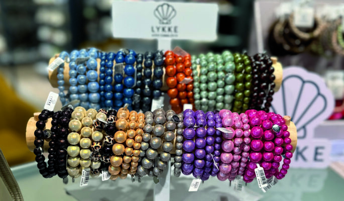 Bunte Armbänder von Lykke Küstenglück (Foto: Redaktion)