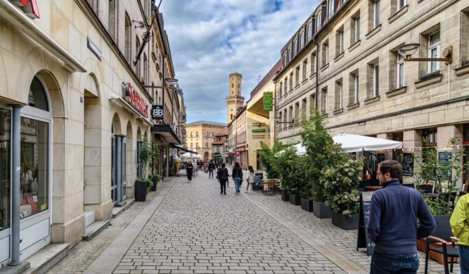 Einkaufsmeile Schwabacher Straße. (Foto J. Christianson)