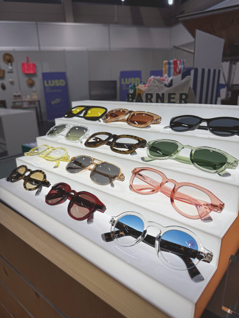 Sonnenbrillen bieten sich als Arrondierendes Sortiment im Schuh- und Lederwarenhandel an. Die spanische Marke Barner wurde zuletzt in die Goldkrone-ZR integriert. (Foto: Goldkrone)