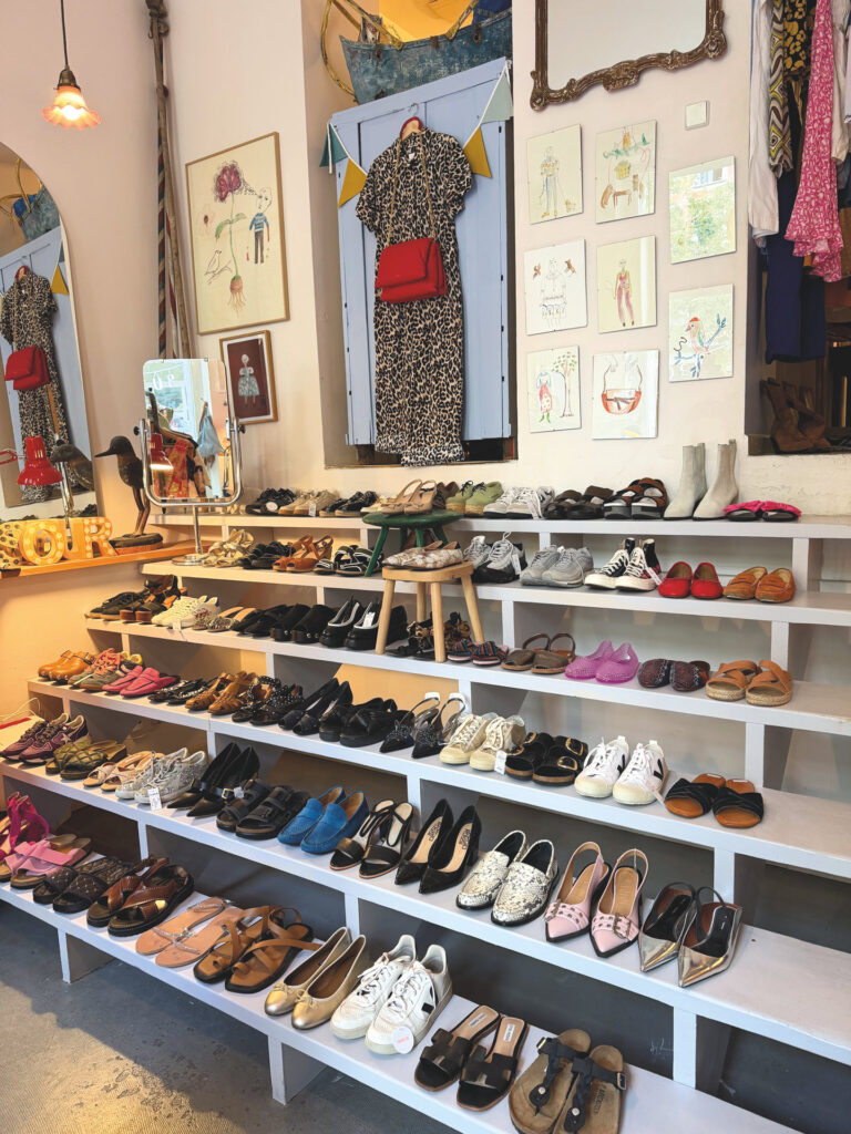 Beim extravaganten
Angebot von Soeur
werden auch Stylistinnen und
Schauspielerinnen
fündig. (Foto: Soeur)