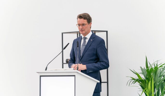 NRW-Ministerpräsident Hendrik Wüst (Foto: Kim Fotografie)