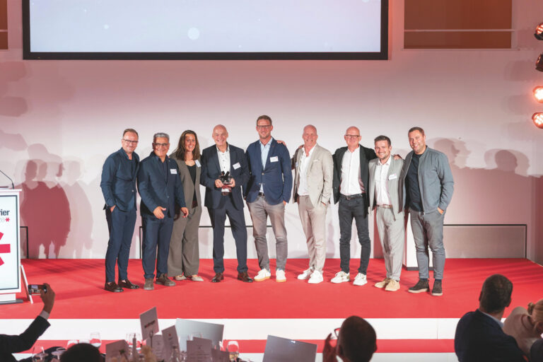 Das Wortmann-Team bei der Verleihung des schuhkurier AWARD als Bester Hersteller 2026. (Foto: Kim Fotografie)