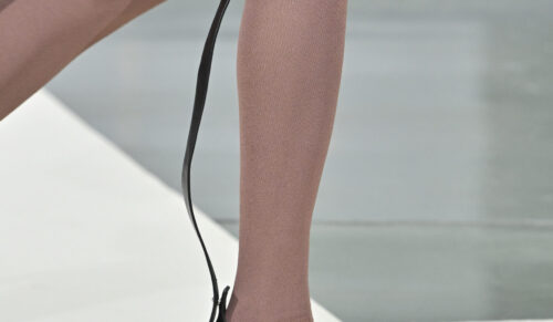 Schuhe von Julie Kegels auf der Paris Fashion Week. (Foto: Catwalkpix)