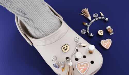 Der Crocs Classic Clog mit exklusiven Wiesn-Jibbitz. (Foto: Crocs)