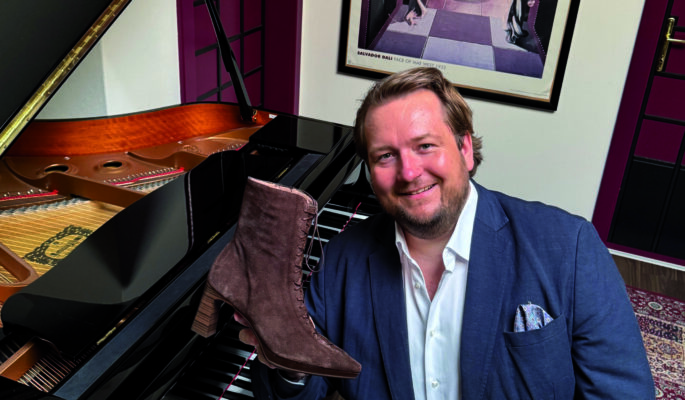 Max Gugenberger ist Prokurist im Familienunternehmen – und nebenbei Musiker und Kabarettist. (Foto: Max Gugenberger)