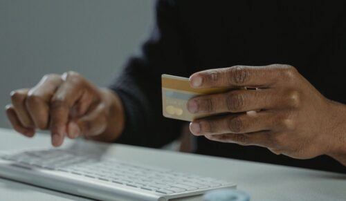 Der HDE gibt Tipps, worauf man bei Online-Bestellungen achten sollte. (Foto: Tima Miroshnichenko/Pexels)
