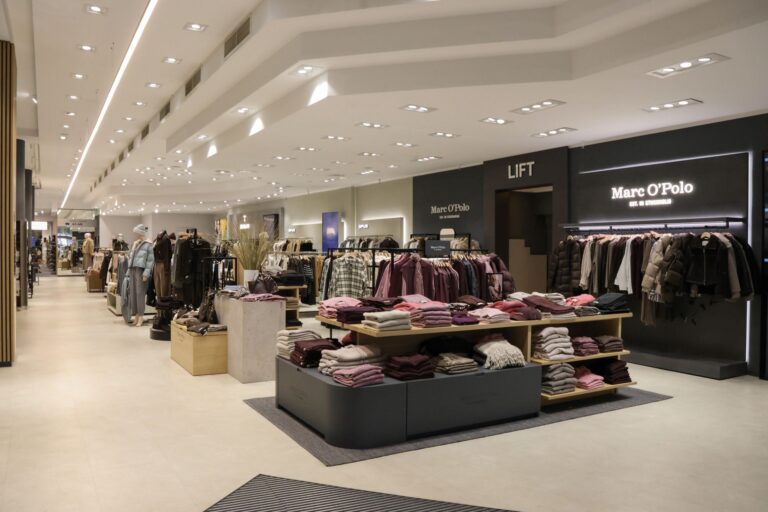 Pullover statt Pumps: 
Im Erdgeschoss des 
Tretter-Flaggschiffs lockt jetzt Damenmode. (Foto: Tretter)