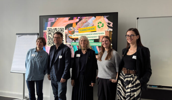 V.l.n.r.: Lavinia Muth (Speakerin und Mentorin), Markus Heißler (Eine Welt Zentrum Herne), Prof. Ina Köhler (Studiendekanin AMD Düsseldorf), Dr. Nathalie Fohrer (P&C), Dr. Monika Hauck (Repair Rebels) (Foto: Redaktion)