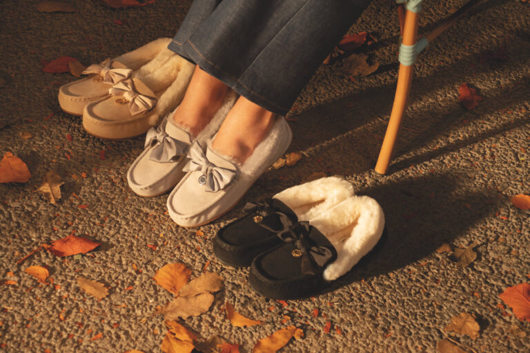 Vor allem mit der Sublinie Fireside by Dearfoams setzt die Marke auf mehr als nur Slipper. (Foto: Dearfoams)