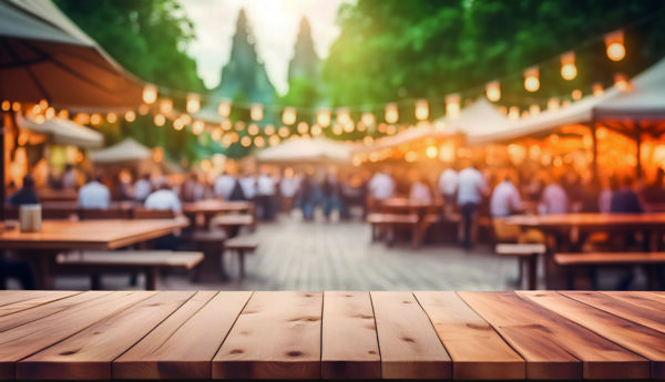 Saisonstart H/W 2027: Biergarten statt Boots (Foto: Adobe Stock)