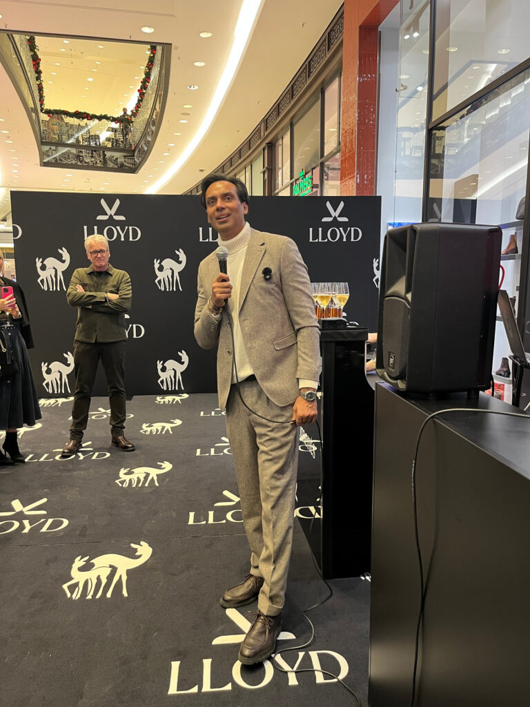Lloyd-Inhaber Param Singh bei der Begrüßung (Foto: Redaktion)