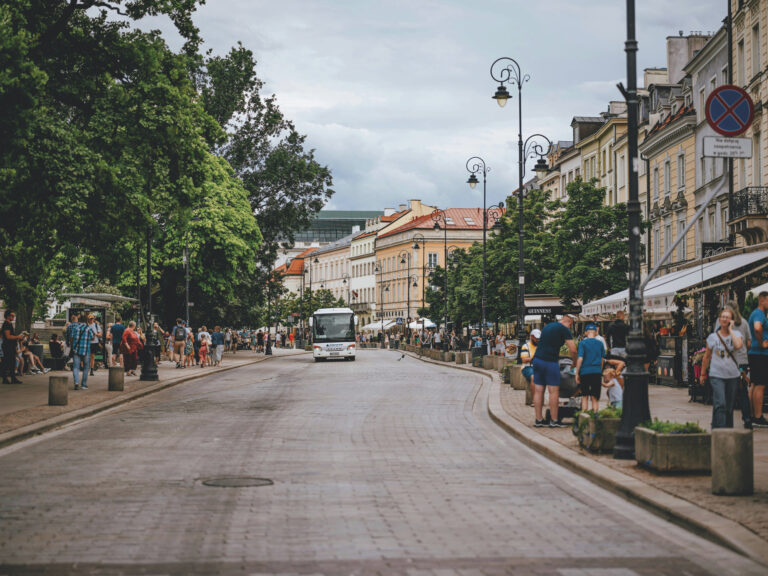 Die Menschen kaufen bewusster – auch in Polen.  (Foto: Egor Komarov/Unsplash)