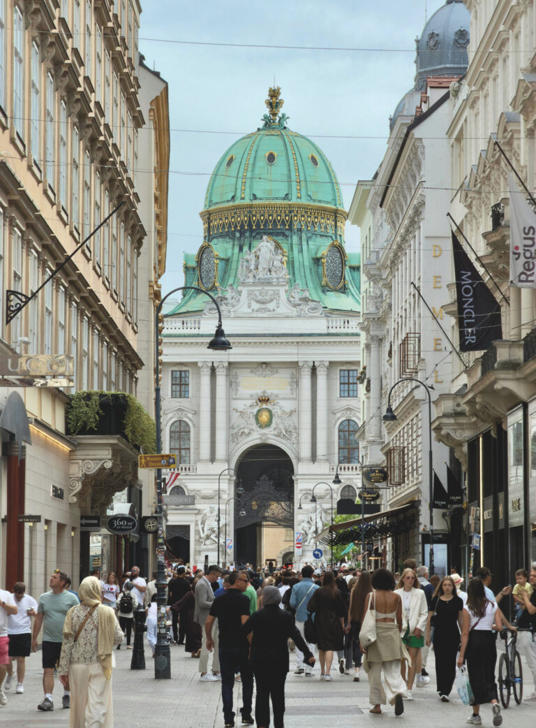 Österreichische Konsumenten kennen sich mit Barfußschuhen aus. (Foto: Unsplash)