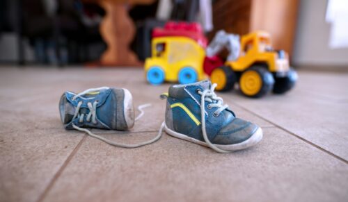 Kinderschuhhändler sollen beim Seminar ihr Know-how erweitern können. (Foto: Max Kleinen/Unsplash)